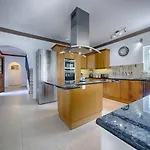Villa Spacious 4-bedroom With Private Pool And Stunning Sunset Views, 3 Minutes From The Afionas