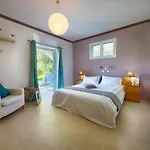 Spacious 4-bedroom With Private Pool And Stunning Sunset Views, 3 Minutes From The Villa