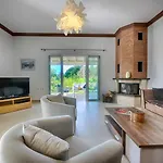 Villa Spacious 4-bedroom With Private Pool And Stunning Sunset Views, 3 Minutes From The