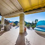 Villa Spacious 4-bedroom With Private Pool And Stunning Sunset Views, 3 Minutes From The