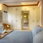 Spacious 4-bedroom With Private Pool And Stunning Sunset Views, 3 Minutes From The *