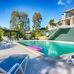 Spacious 4-bedroom With Private Pool And Stunning Sunset Views, 3 Minutes From The Willa *