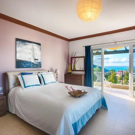 Spacious 4-bedroom With Private Pool And Stunning Sunset Views, 3 Minutes From The *