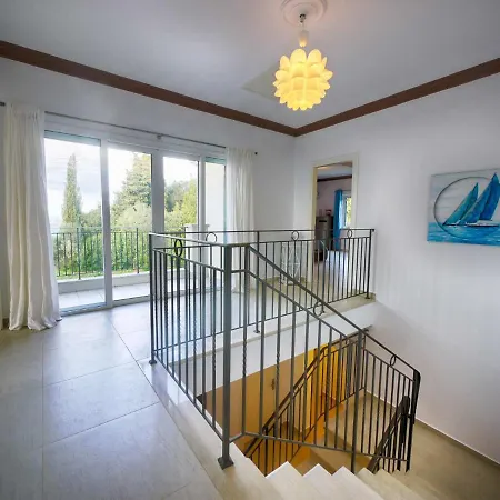 - 3 Minutes From The With Heated Eco-pool And Sunset View Villa Afionas