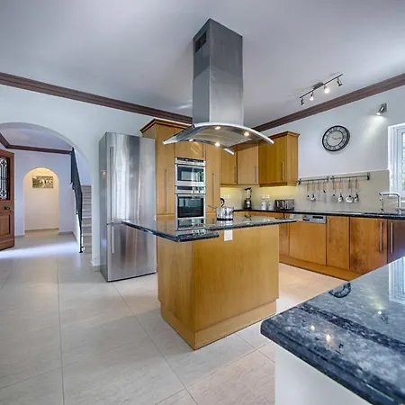 Villa Spacious 4-bedroom With Private Pool And Stunning Sunset Views, 3 Minutes From The Afión