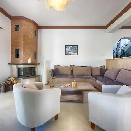 Spacious 4-bedroom With Private Pool And Stunning Sunset Views, 3 Minutes From The Villa