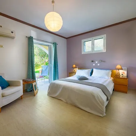 Spacious 4-bedroom With Private Pool And Stunning Sunset Views, 3 Minutes From The Vila