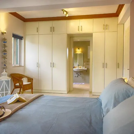 Spacious 4-bedroom With Private Pool And Stunning Sunset Views, 3 Minutes From The *