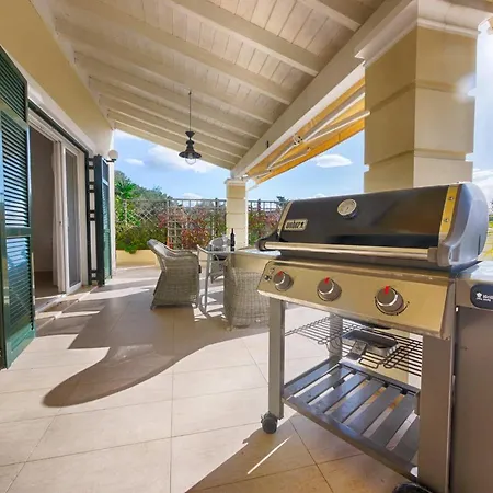 Vila Spacious 4-bedroom With Private Pool And Stunning Sunset Views, 3 Minutes From The