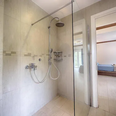 Spacious 4-bedroom With Private Pool And Stunning Sunset Views, 3 Minutes From The