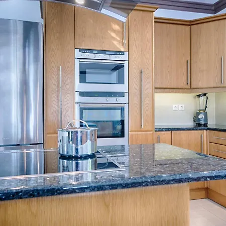 Spacious 4-bedroom With Private Pool And Stunning Sunset Views, 3 Minutes From The *