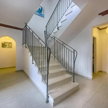 Spacious 4-bedroom With Private Pool And Stunning Sunset Views, 3 Minutes From The Afión