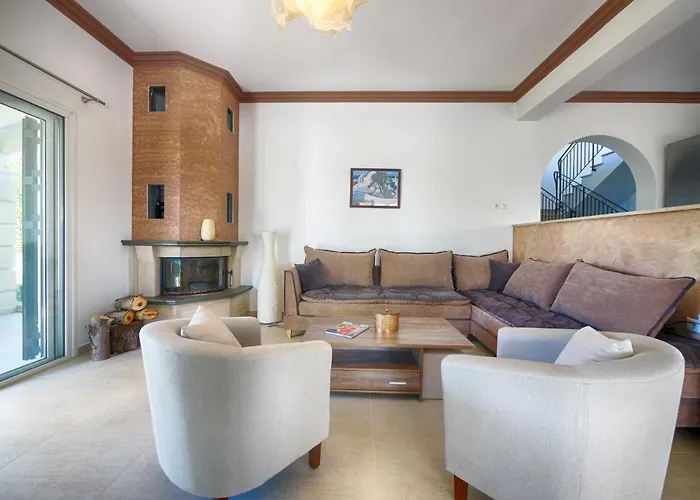 Spacious 4-bedroom With Private Pool And Stunning Sunset Views, 3 Minutes From The Willa