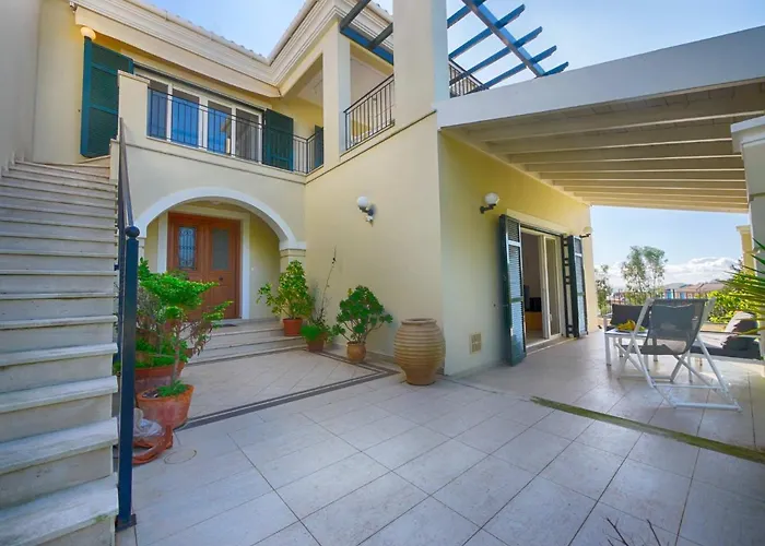 Spacious 4-bedroom With Private Pool And Stunning Sunset Views, 3 Minutes From The Willa *