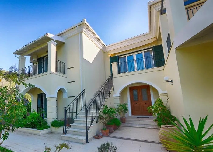 Spacious 4-bedroom With Private Pool And Stunning Sunset Views, 3 Minutes From The *