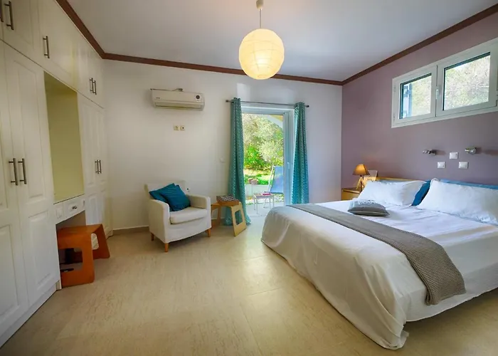 Spacious 4-bedroom With Private Pool And Stunning Sunset Views, 3 Minutes From The
