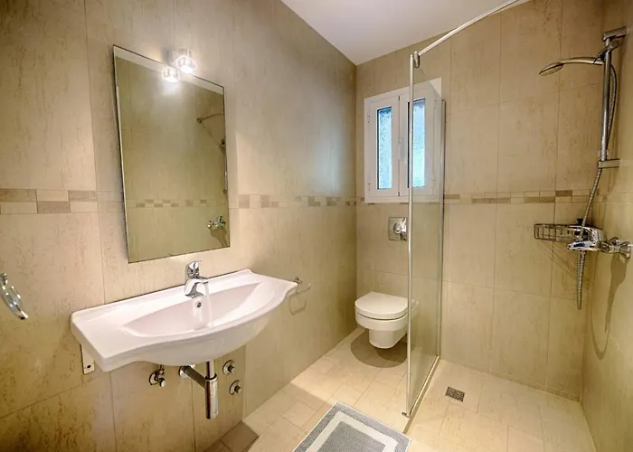 Willa Spacious 4-bedroom With Private Pool And Stunning Sunset Views, 3 Minutes From The