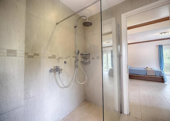 Spacious 4-bedroom With Private Pool And Stunning Sunset Views, 3 Minutes From The