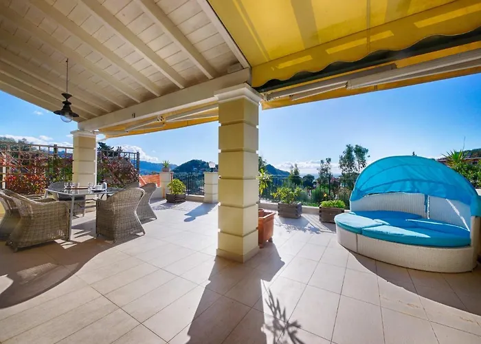 Willa Spacious 4-bedroom With Private Pool And Stunning Sunset Views, 3 Minutes From The