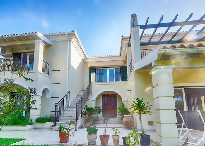 Spacious 4-bedroom With Private Pool And Stunning Sunset Views, 3 Minutes From The Afión