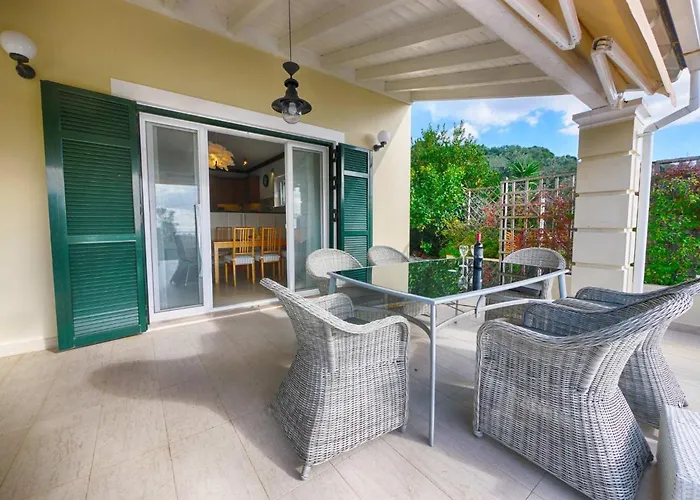 Spacious 4-bedroom With Private Pool And Stunning Sunset Views, 3 Minutes From The Willa *