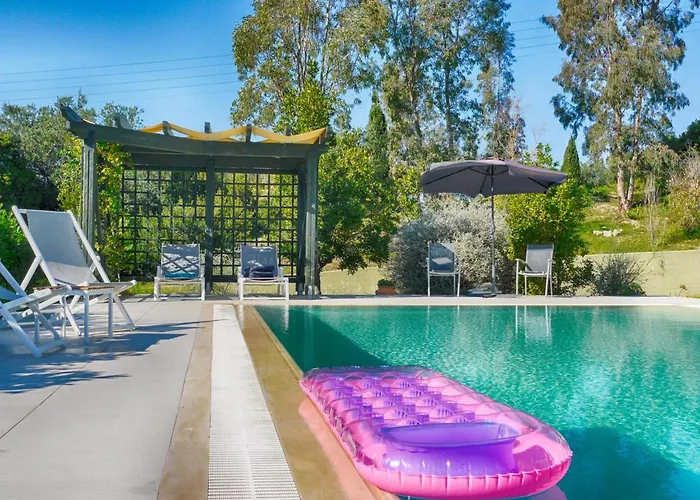 Spacious 4-bedroom With Private Pool And Stunning Sunset Views, 3 Minutes From The Willa