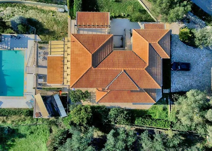Spacious 4-bedroom With Private Pool And Stunning Sunset Views, 3 Minutes From The Afión