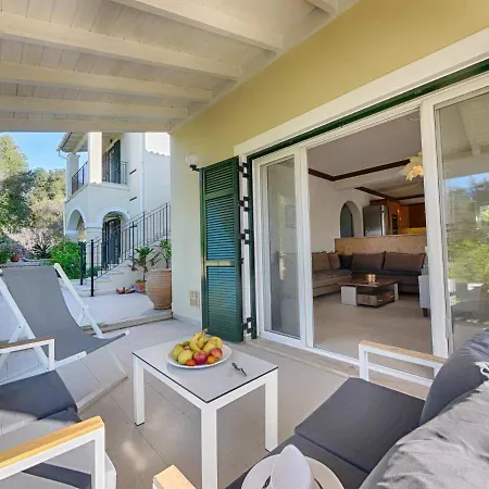 Spacious 4-bedroom With Private Pool And Stunning Sunset Views, 3 Minutes From The