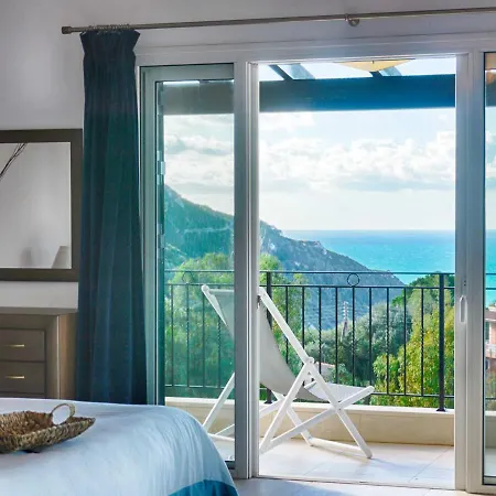 Villa Spacious 4-bedroom With Private Pool And Stunning Sunset Views, 3 Minutes From The *