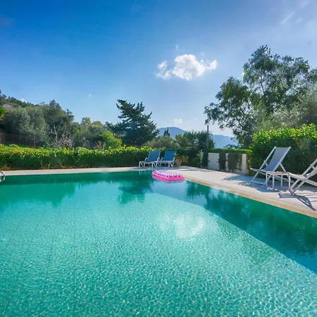 Spacious 4-bedroom With Private Pool And Stunning Sunset Views, 3 Minutes From The Villa *